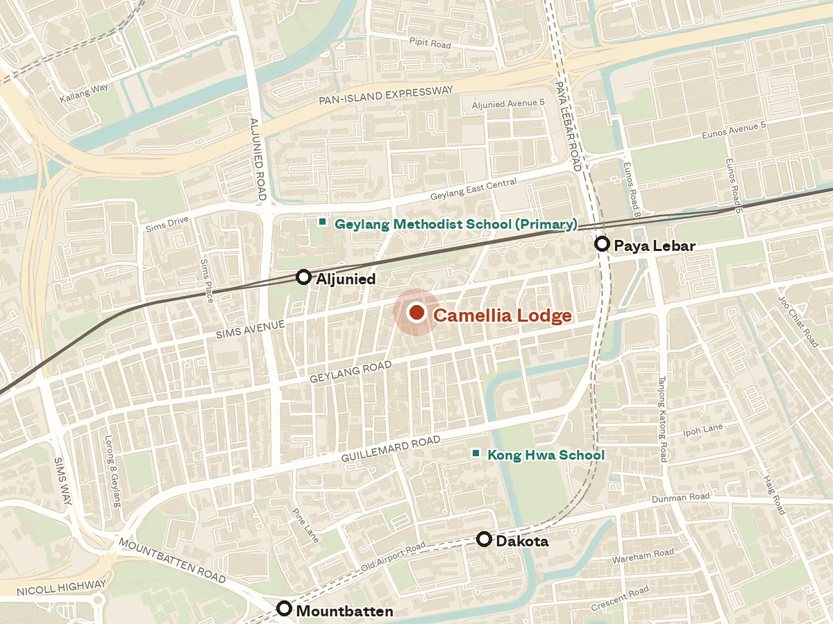 Map of the area around Camellia Lodge, with nearby MRT stations and primary schools
