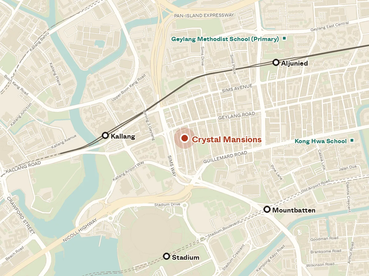 Map of the area around Crystal Mansions, with nearby MRT stations and primary schools