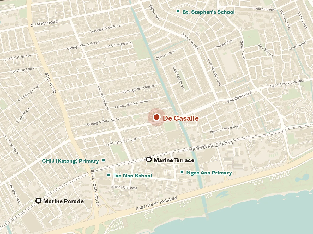 Map of the area around De Casalle, with nearby MRT stations and primary schools