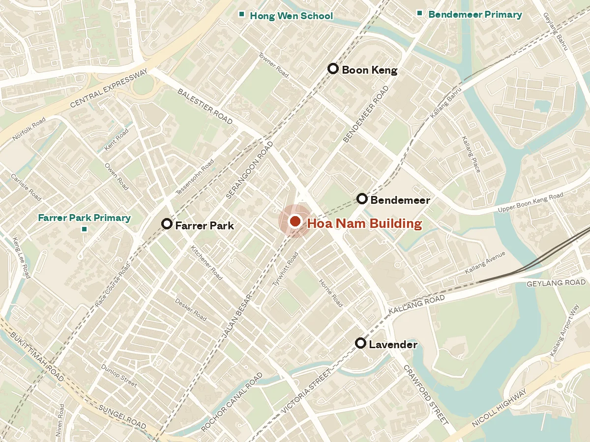 Map of the area around Hoa Nam Building, with nearby MRT stations and primary schools
