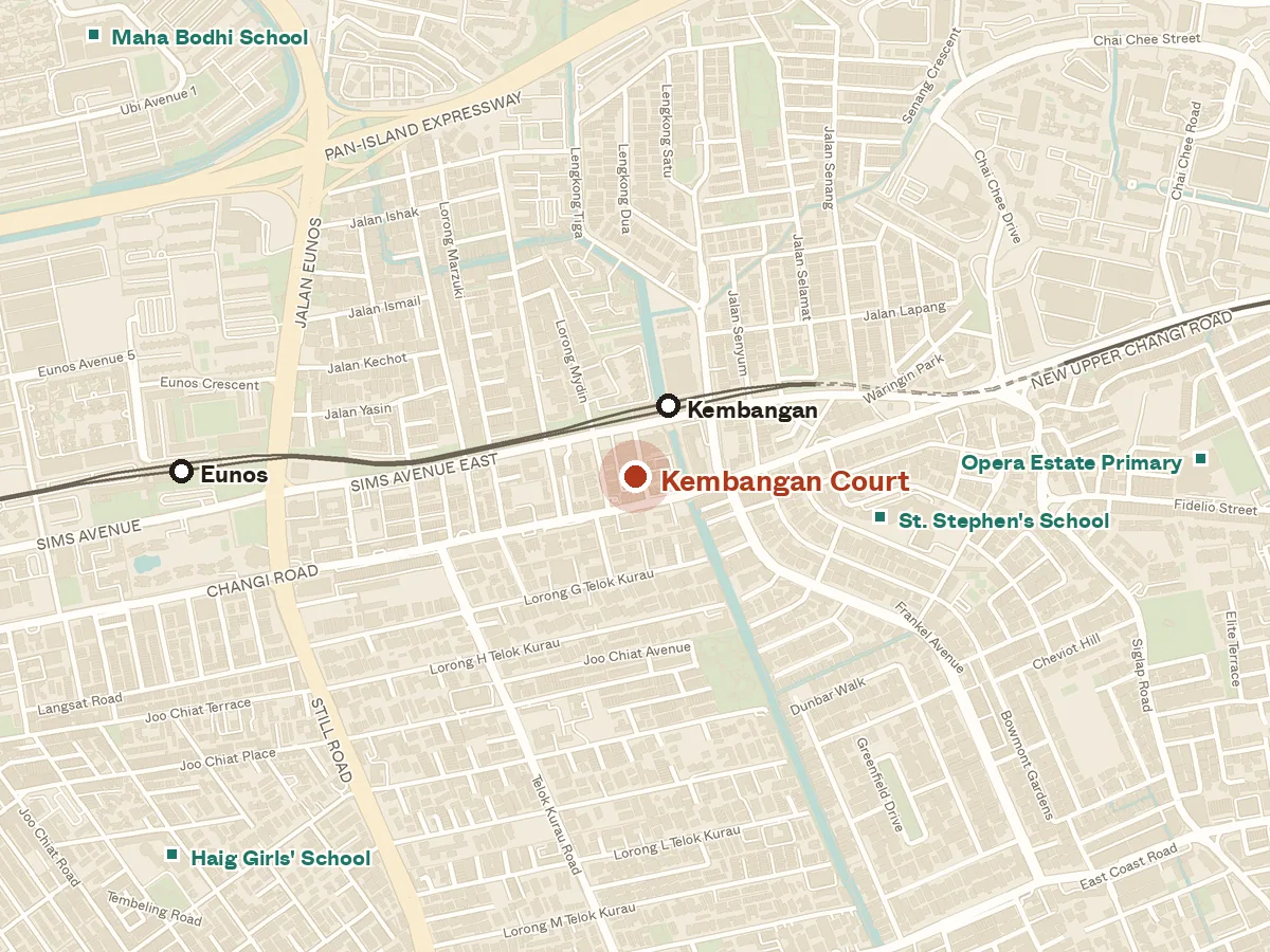 Map of the area around Kembangan Court, with nearby MRT stations and primary schools