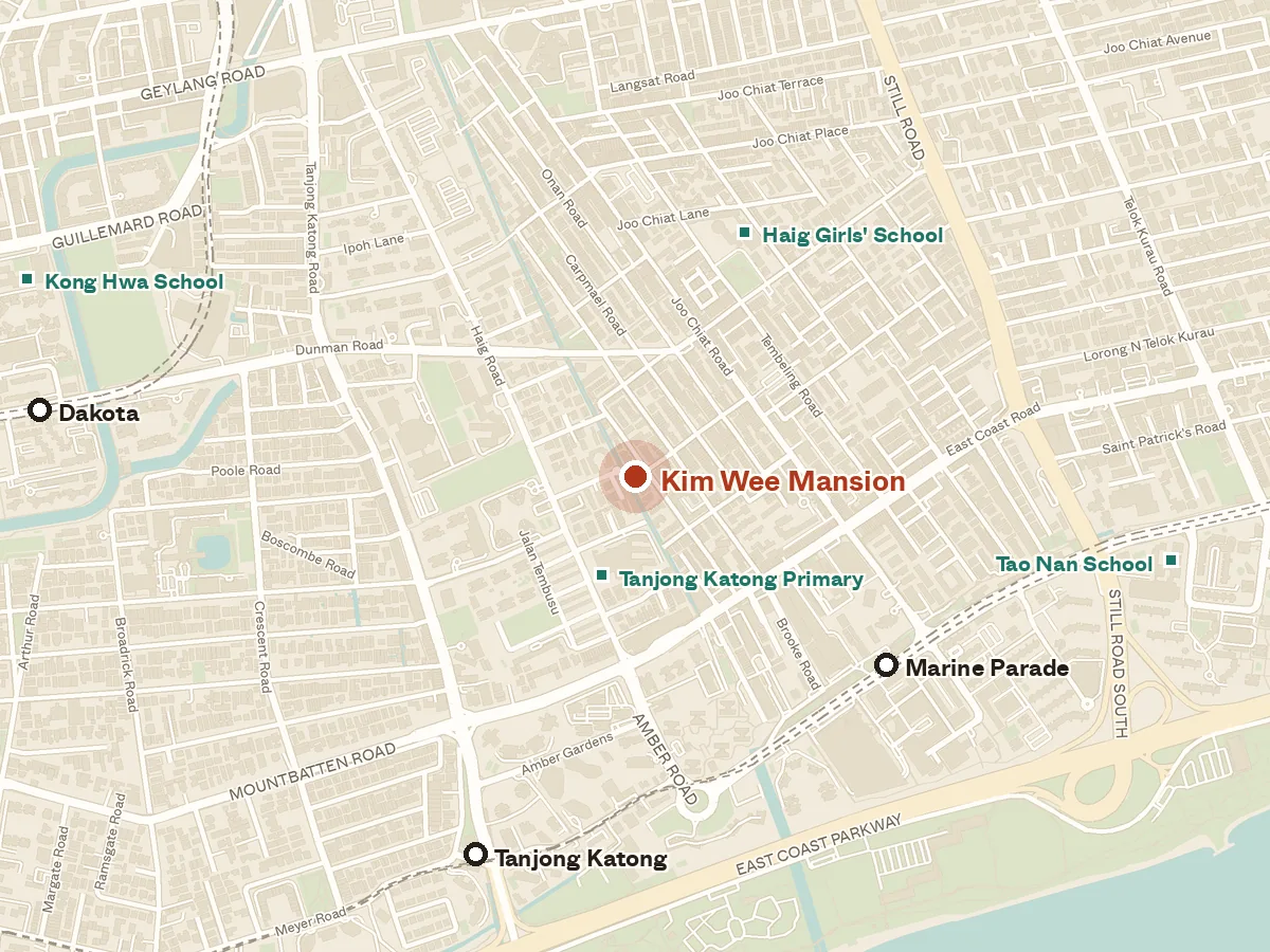 Map of the area around Kim Wee Mansion, with nearby MRT stations and primary schools