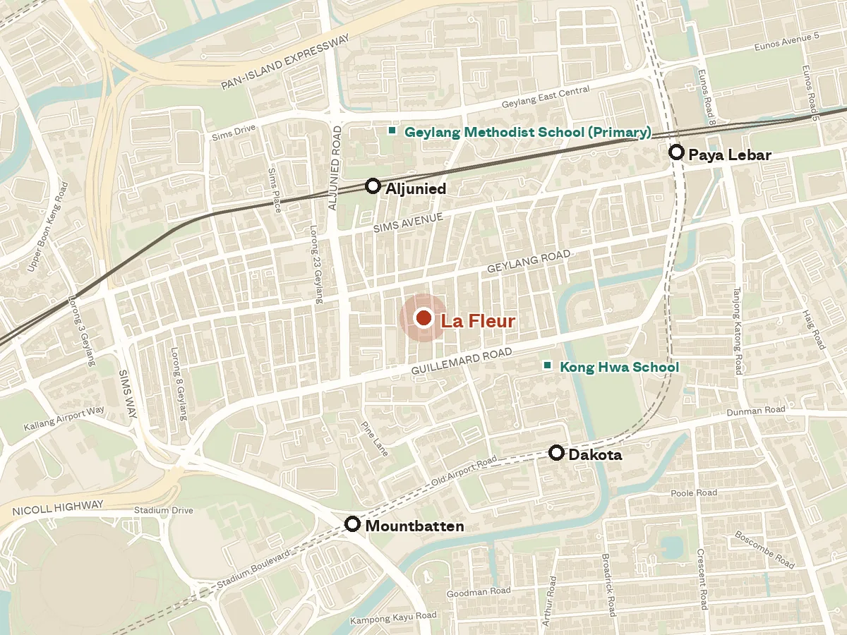 Map of the area around La Fleur, with nearby MRT stations and primary schools