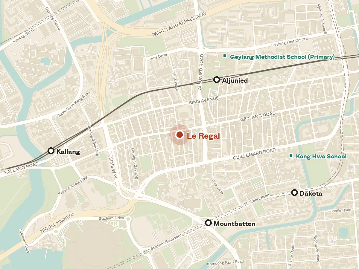 Map of the area around Le Regal, with nearby MRT stations and primary schools