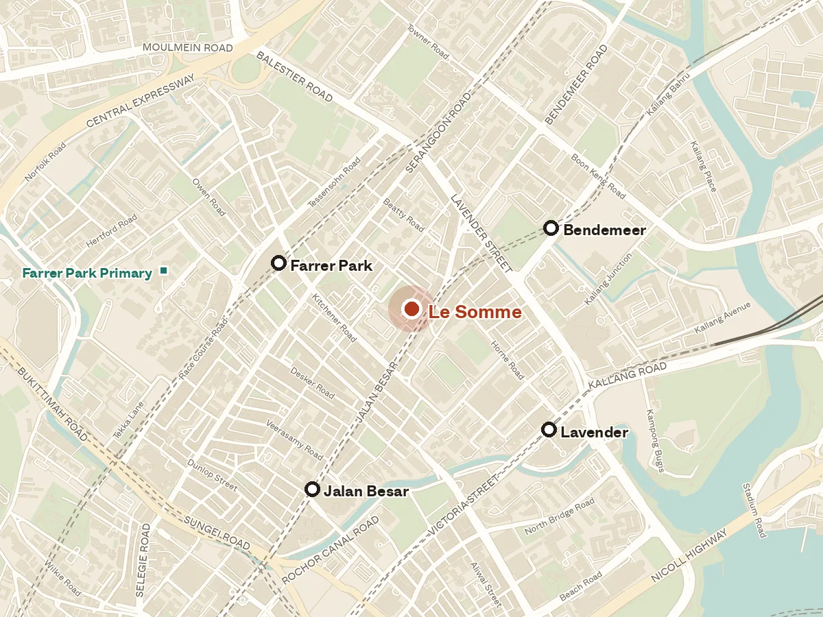 Map of the area around Le Somme, with nearby MRT stations and primary schools