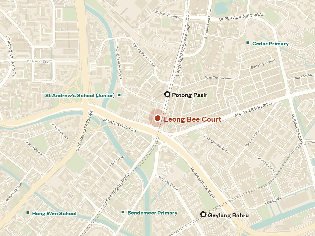 Map of the area around Leong Bee Court, with nearby MRT stations and primary schools