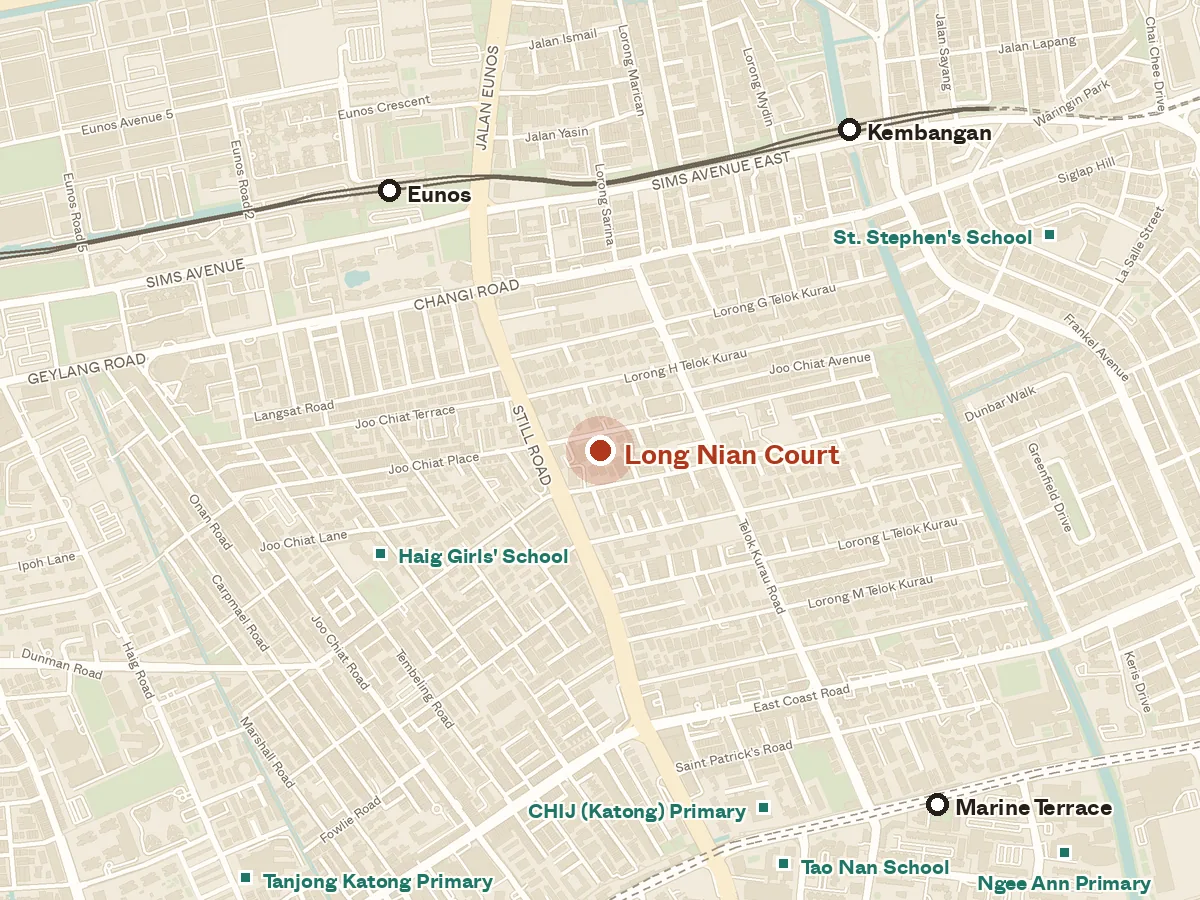 Map of the area around Long Nian Court, with nearby MRT stations and primary schools