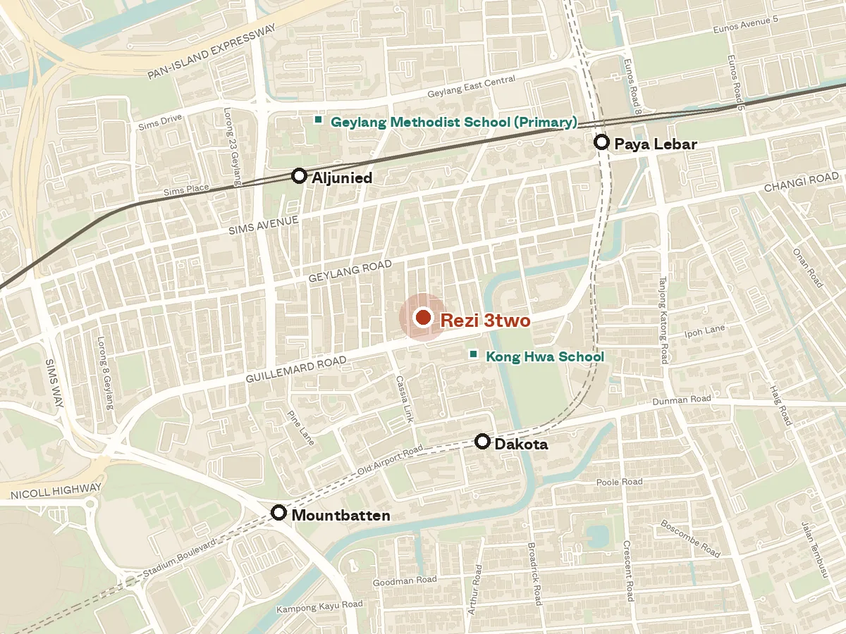Map of the area around Rezi 3two, with nearby MRT stations and primary schools