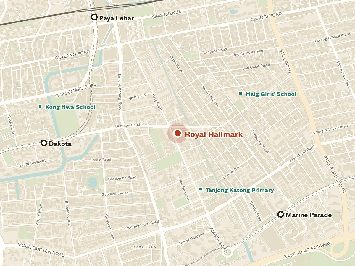 Map of the area around Royal Hallmark, with nearby MRT stations and primary schools