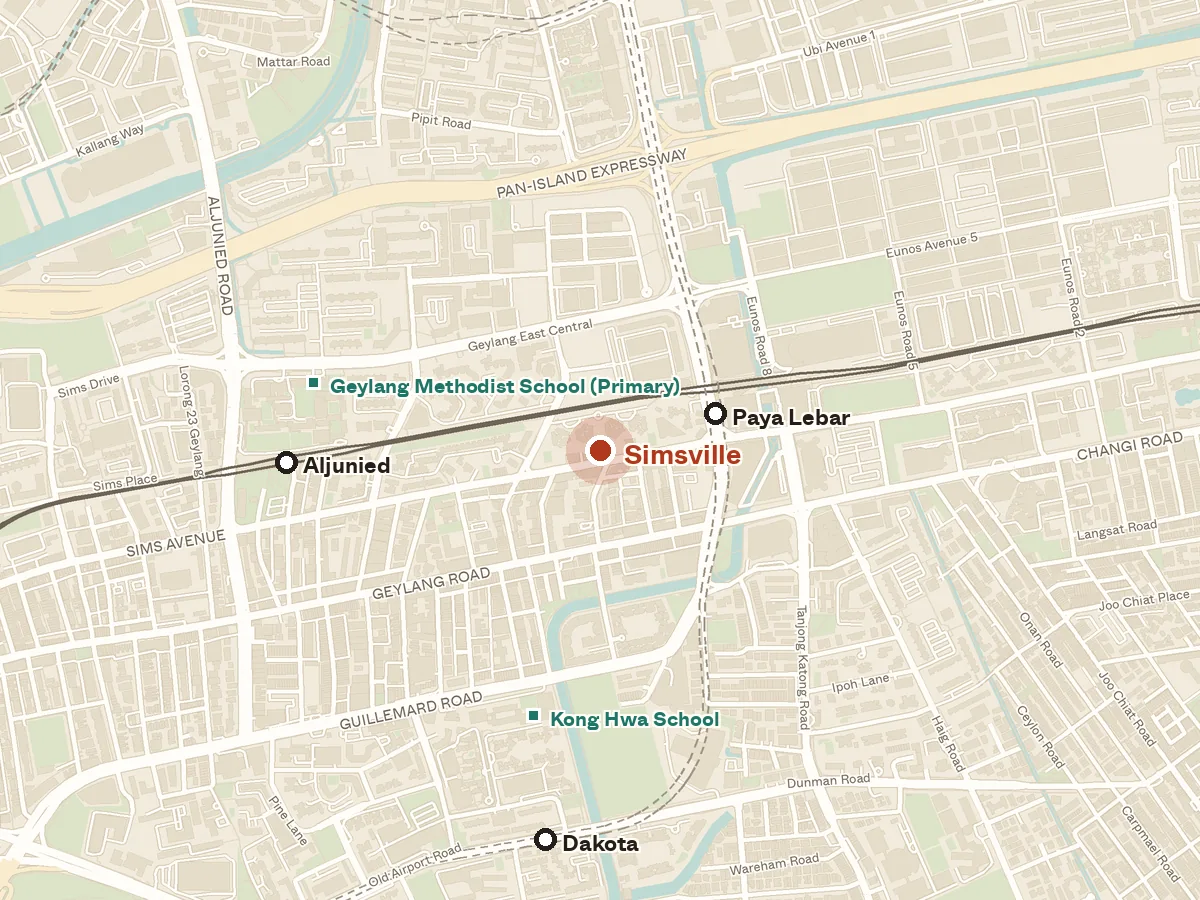 Map of the area around Simsville, with nearby MRT stations and primary schools