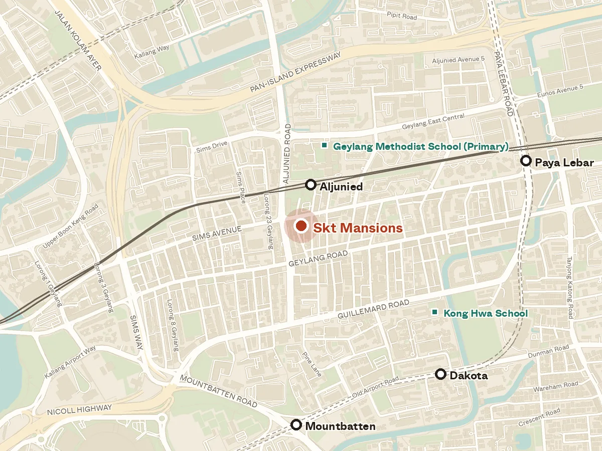 Map of the area around Skt Mansions, with nearby MRT stations and primary schools