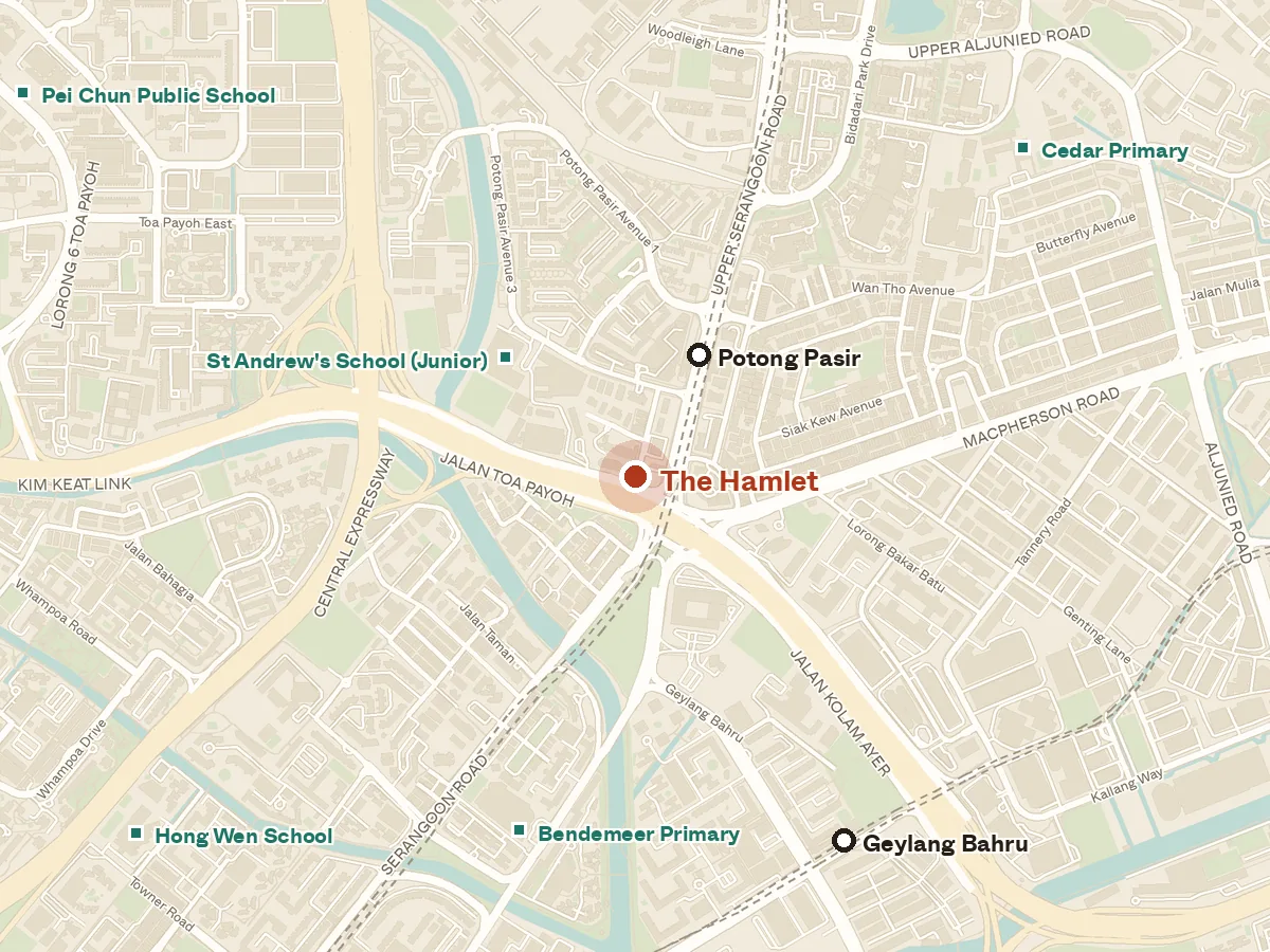 Map of the area around The Hamlet, with nearby MRT stations and primary schools