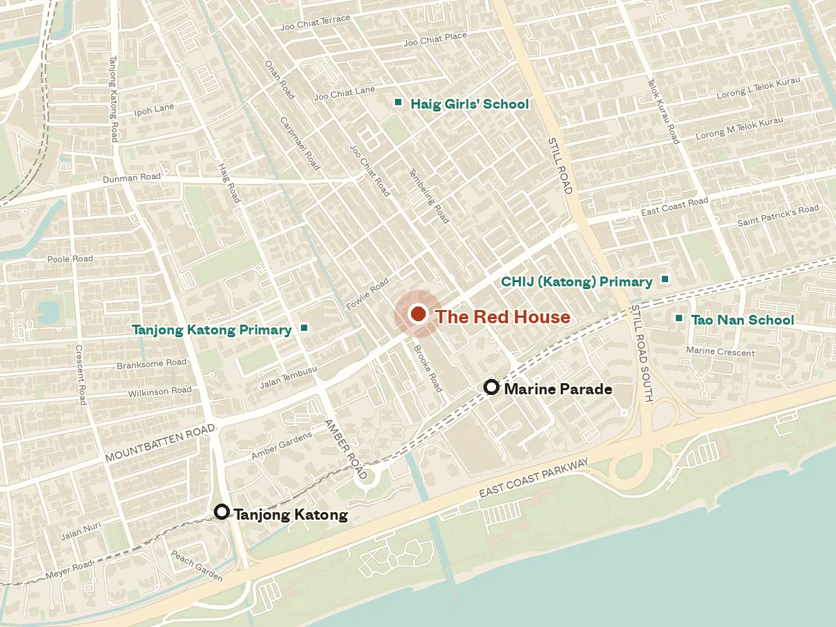 Map of the area around The Red House, with nearby MRT stations and primary schools